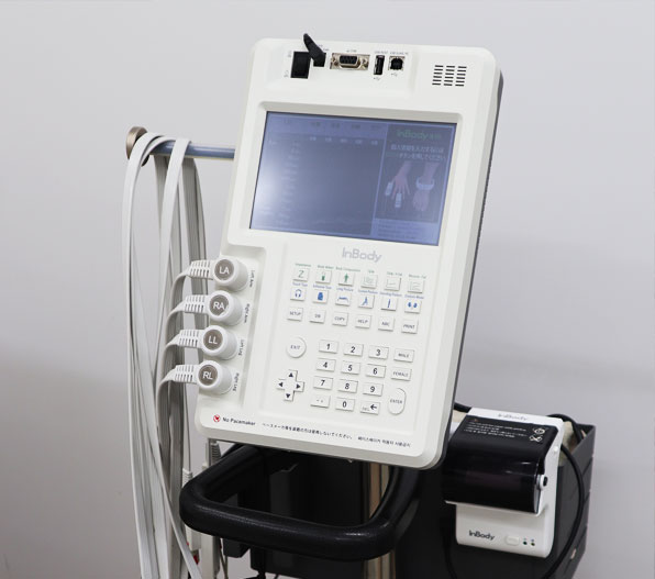 栄養計算をする栄養士の写真